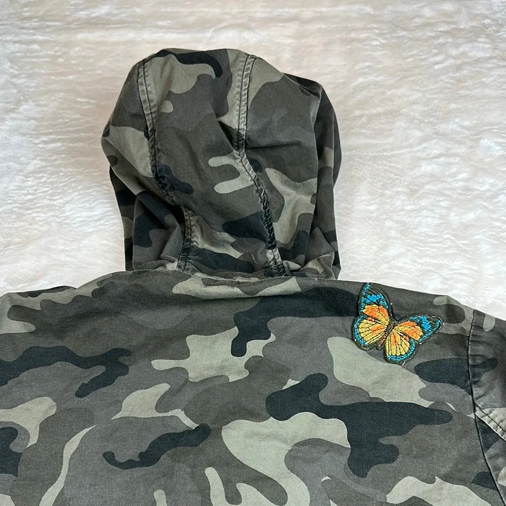 Love Tree Camouflage Jacket with Hood Colorful Butterly Embroidery - Picture 11 of 11
